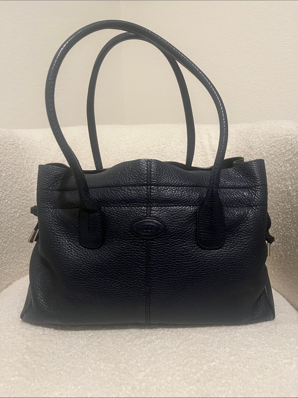 TOD’S Black Leather Tote Handbag - Classic Everyday Carry